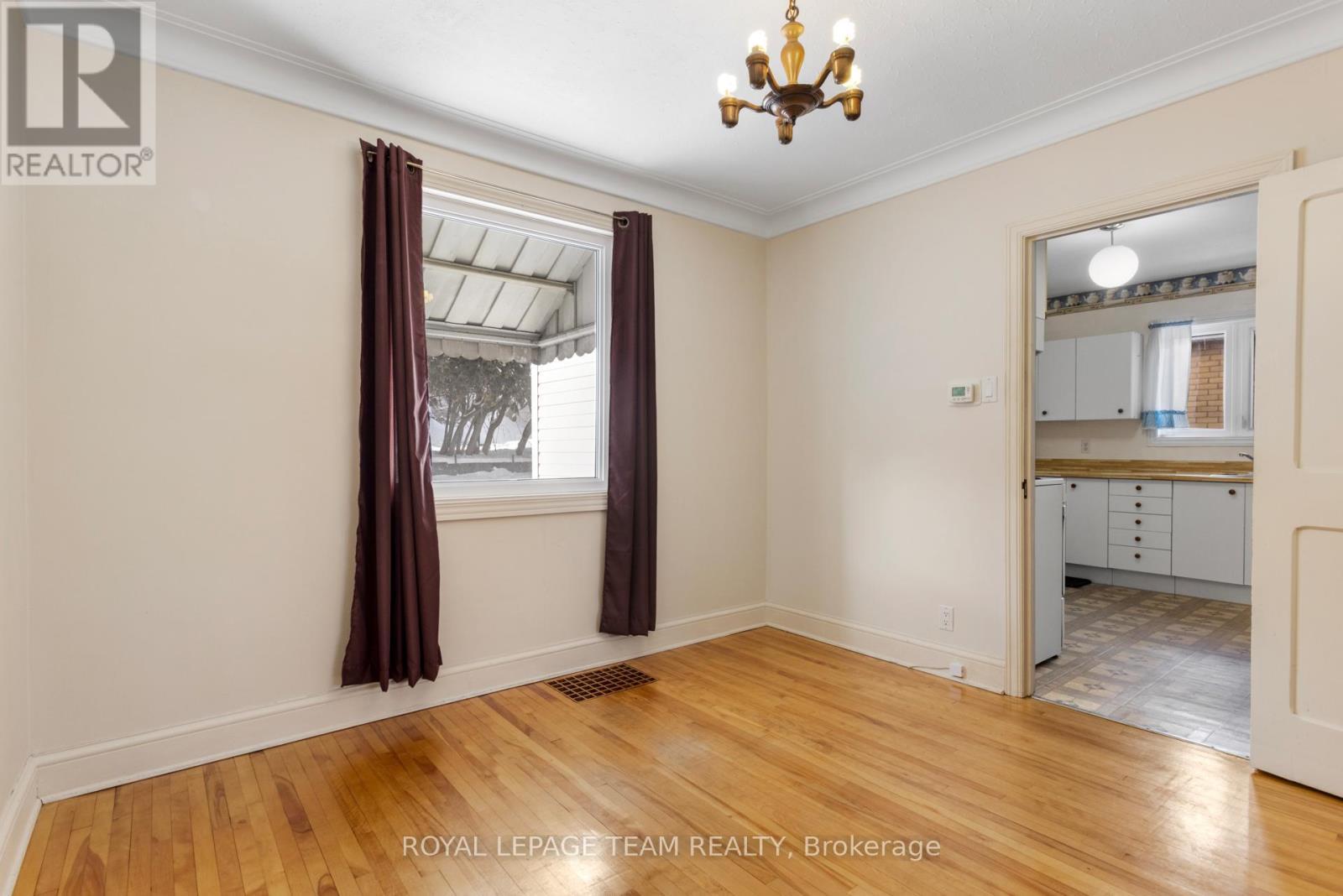 242 Fairmont Avenue, Ottawa, ON - Indoor Photo Showing Other Room