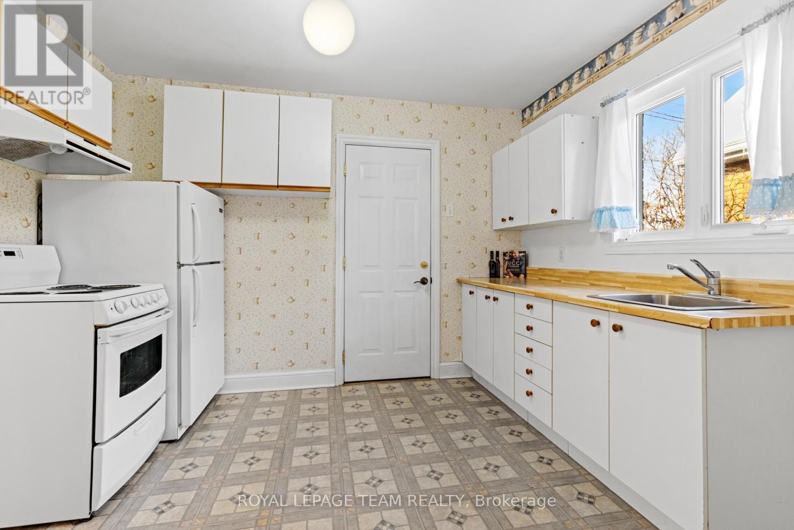 242 Fairmont Avenue, Ottawa, ON - Indoor Photo Showing Kitchen