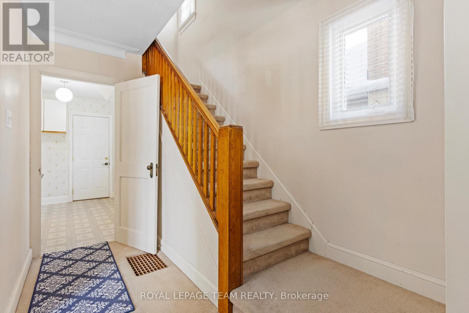 242 Fairmont Avenue, Ottawa, ON - Indoor Photo Showing Other Room