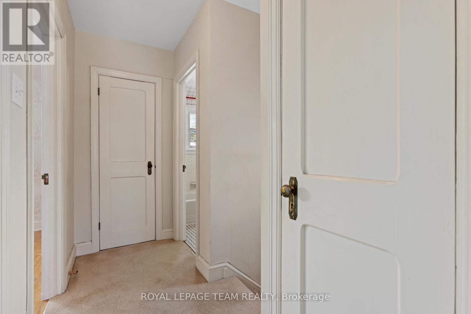 242 Fairmont Avenue, Ottawa, ON - Indoor Photo Showing Other Room