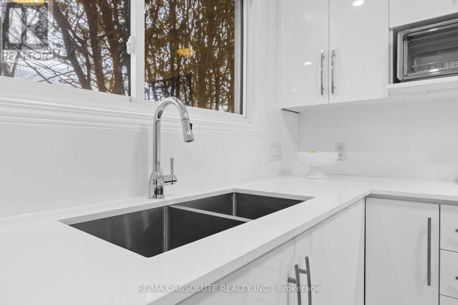 1444 Normandy Crescent, Ottawa, ON - Indoor Photo Showing Kitchen With Double Sink