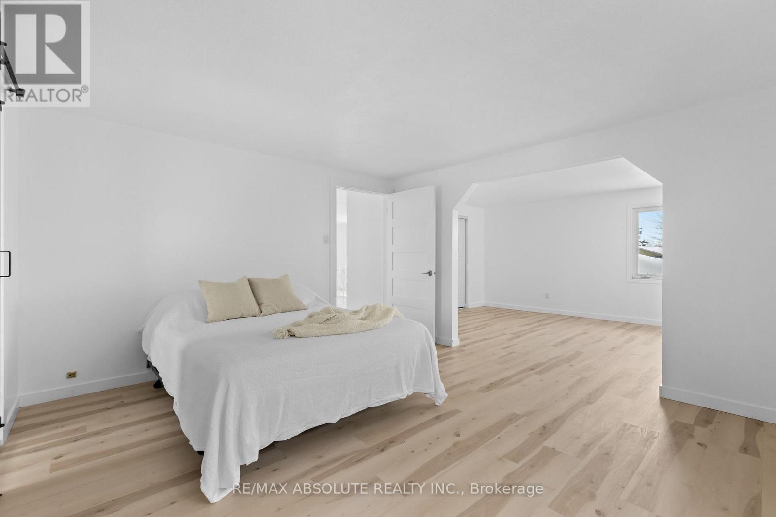 Large primary offers a sitting room - 1444 Normandy Crescent, Ottawa, ON - Indoor Photo Showing Bedroom