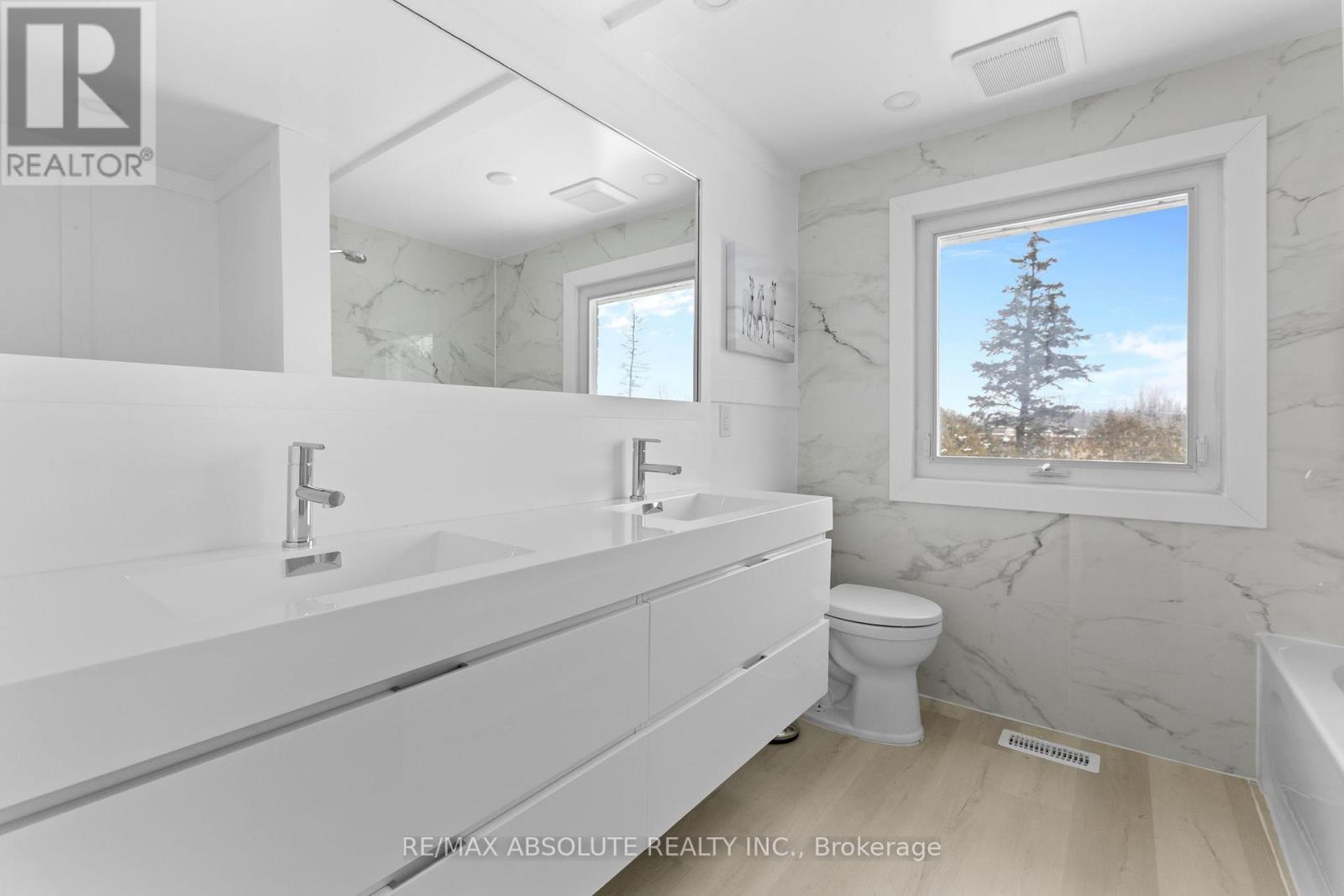 Renovated 5 piece ensuite - 1444 Normandy Crescent, Ottawa, ON - Indoor Photo Showing Bathroom