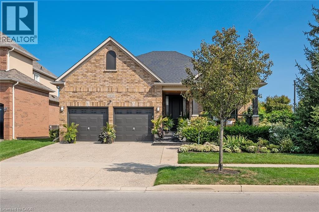 4252 Sarazen Drive, Burlington, ON - Outdoor