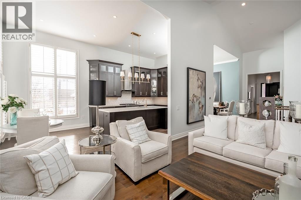 4252 Sarazen Drive, Burlington, ON - Indoor Photo Showing Living Room
