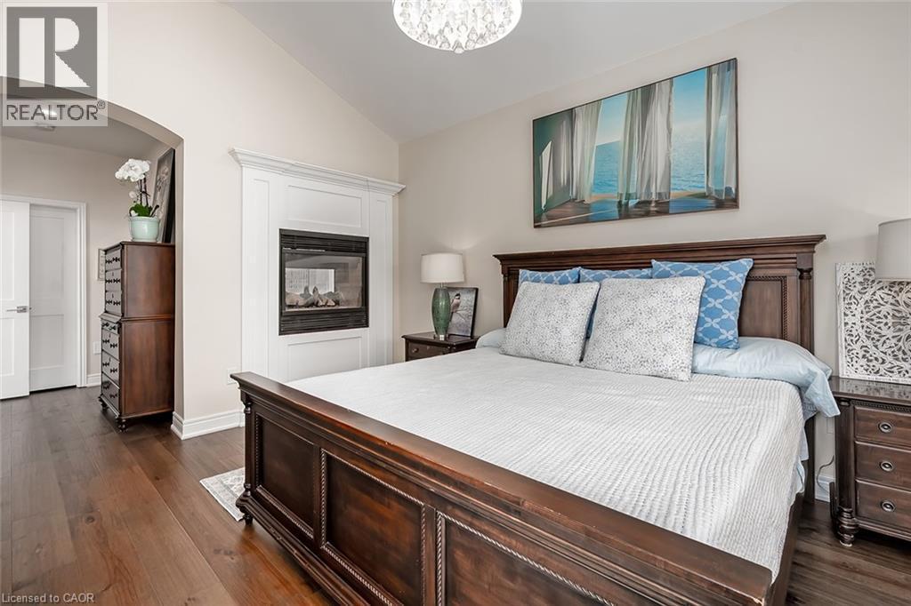 4252 Sarazen Drive, Burlington, ON - Indoor Photo Showing Bedroom