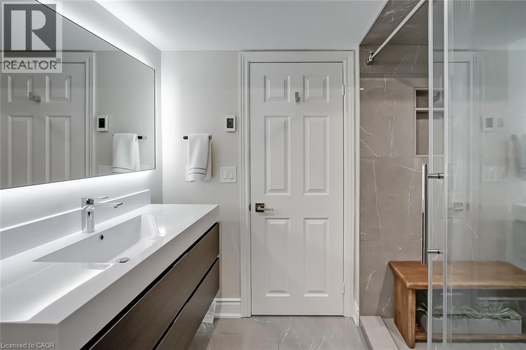 4252 Sarazen Drive, Burlington, ON - Indoor Photo Showing Bathroom