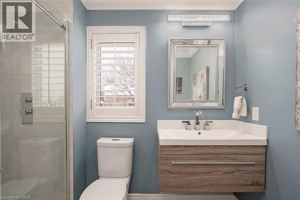 4252 Sarazen Drive, Burlington, ON - Indoor Photo Showing Bathroom