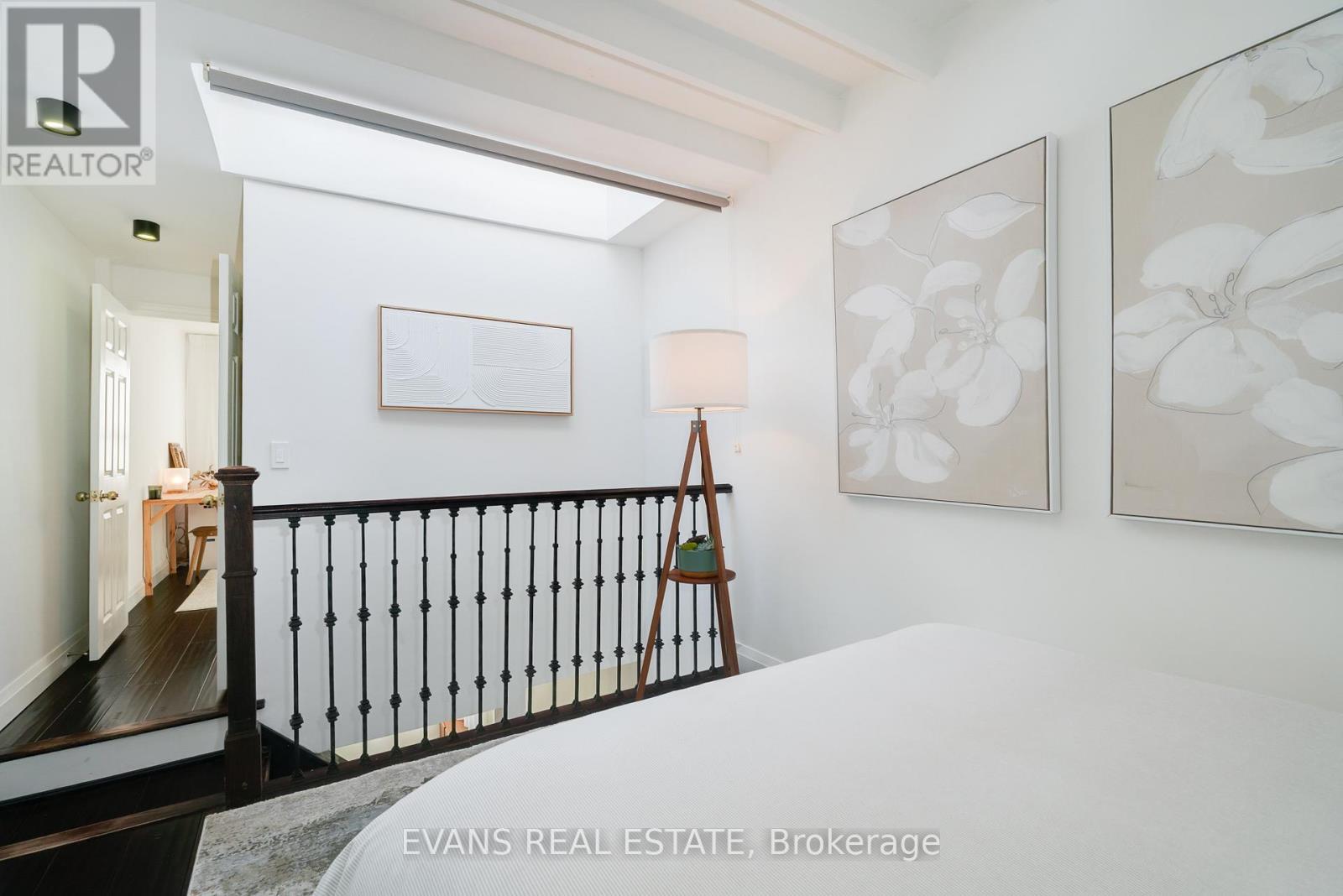 448 Gerrard St E Skylight - 448 Gerrard Street E, Toronto, ON - Indoor