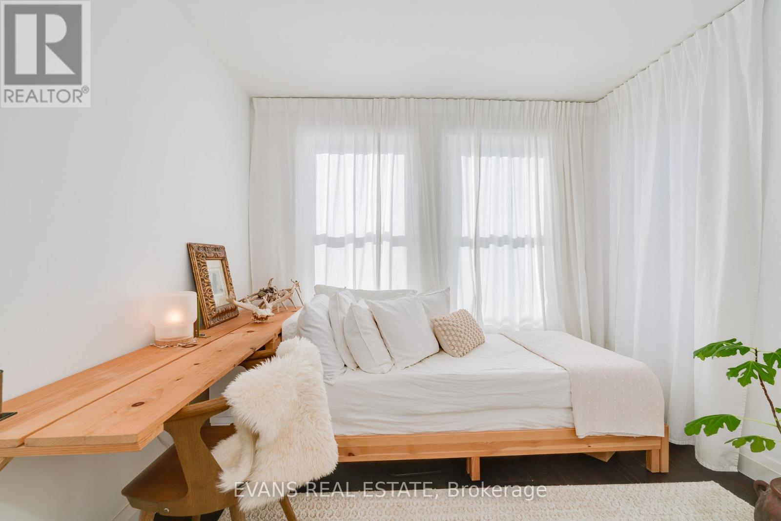 448 Gerrard St E 2nd Bedroom Corner Windows - 448 Gerrard Street E, Toronto, ON - Indoor Photo Showing Bedroom