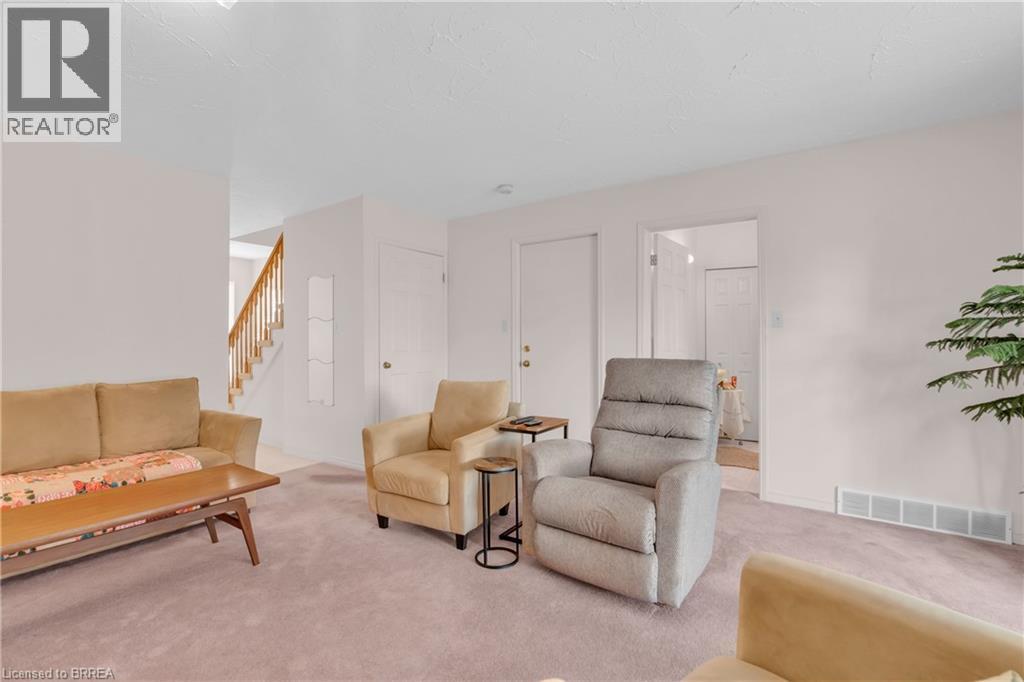 50 South Drive, Kitchener, ON - Indoor Photo Showing Living Room
