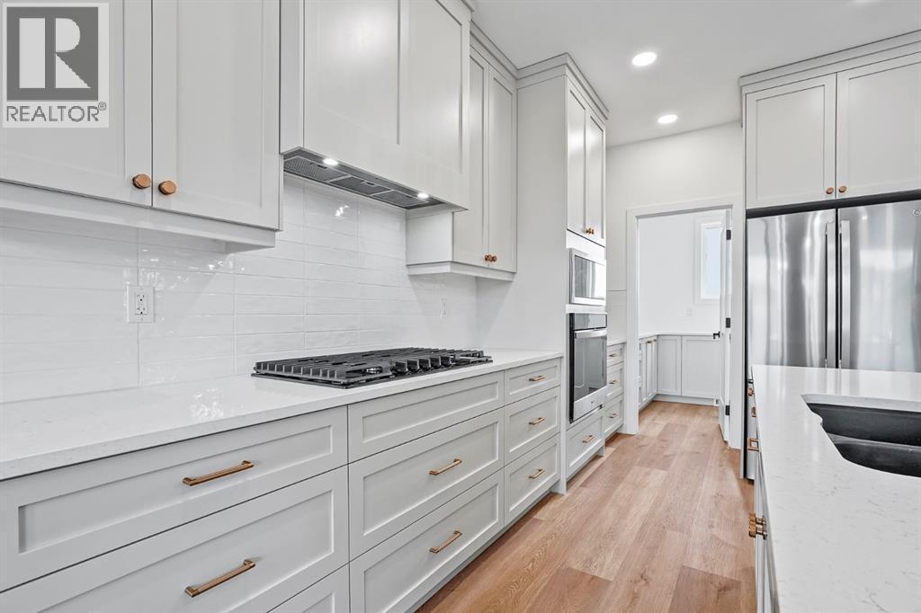 383 Caledonia Boulevard W, Lethbridge, AB - Indoor Photo Showing Kitchen With Upgraded Kitchen