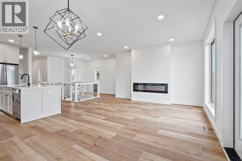 383 Caledonia Boulevard W, Lethbridge, AB - Indoor Photo Showing Kitchen With Upgraded Kitchen