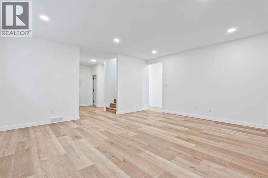 383 Caledonia Boulevard W, Lethbridge, AB - Indoor Photo Showing Other Room