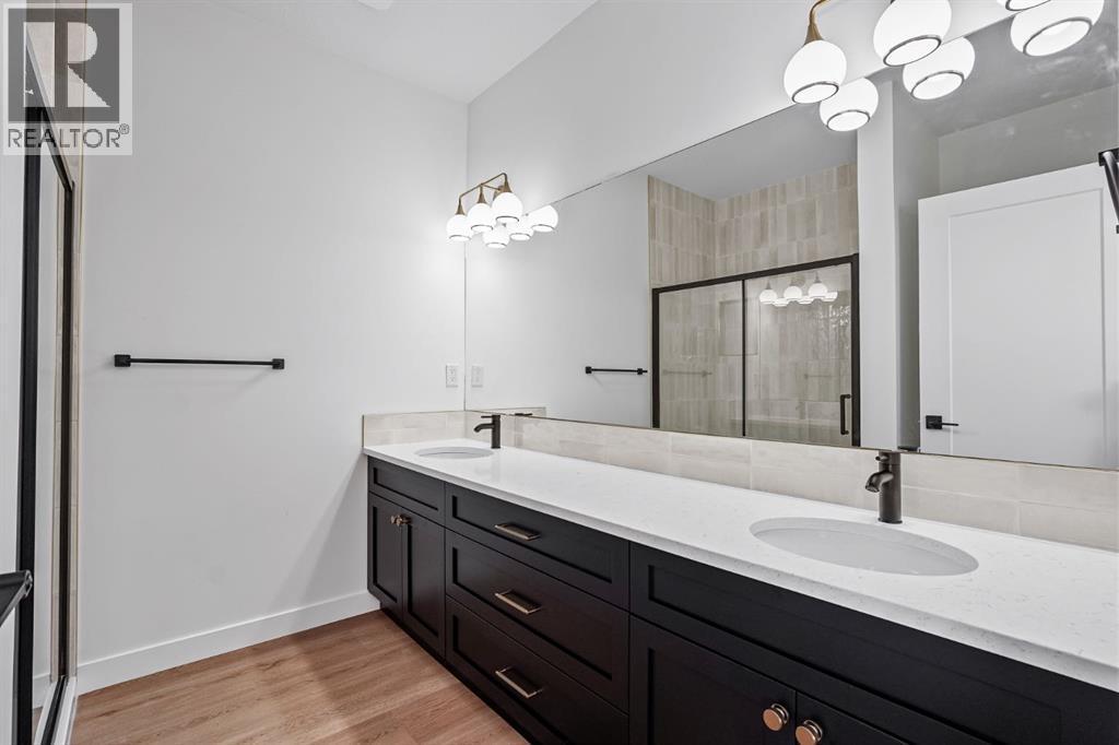 383 Caledonia Boulevard W, Lethbridge, AB - Indoor Photo Showing Bathroom