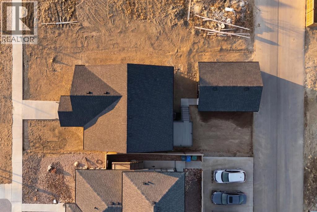 383 Caledonia Boulevard W, Lethbridge, AB - Outdoor