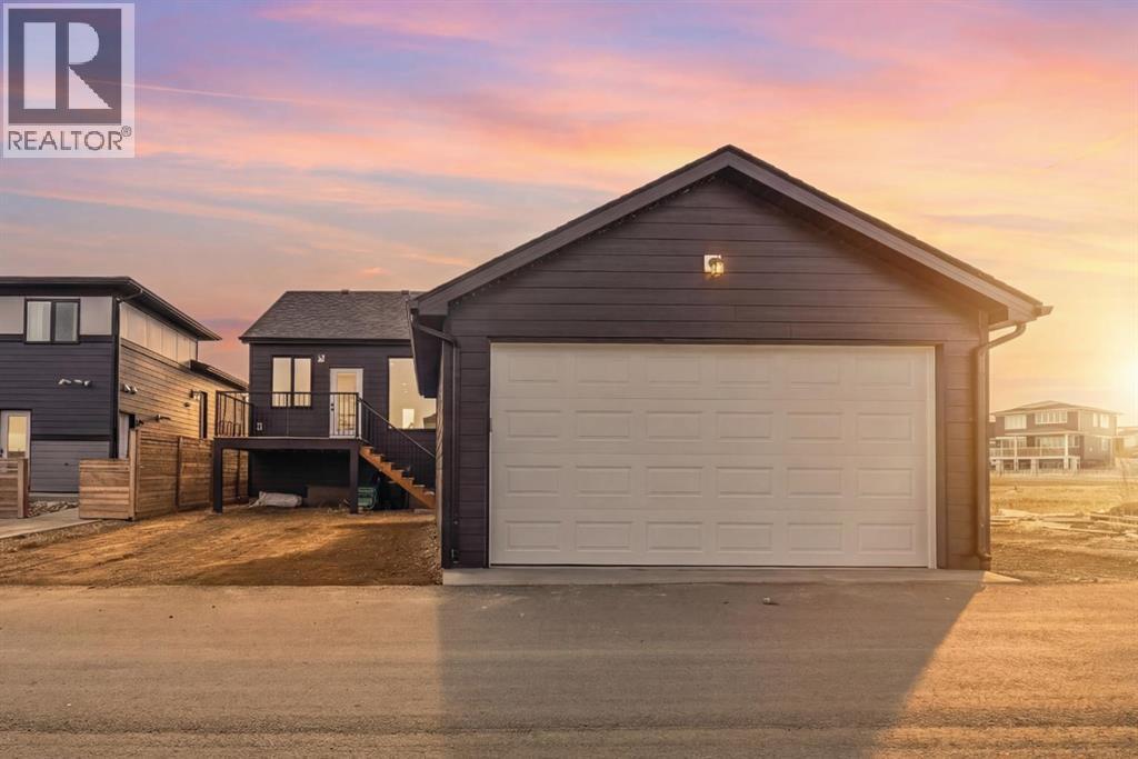 383 Caledonia Boulevard W, Lethbridge, AB - Outdoor With Deck Patio Veranda