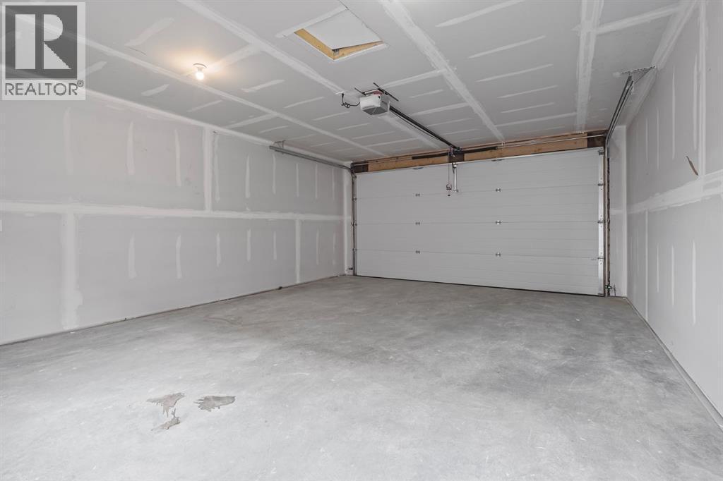 383 Caledonia Boulevard W, Lethbridge, AB - Indoor Photo Showing Garage