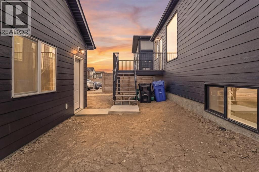 383 Caledonia Boulevard W, Lethbridge, AB - Outdoor With Exterior