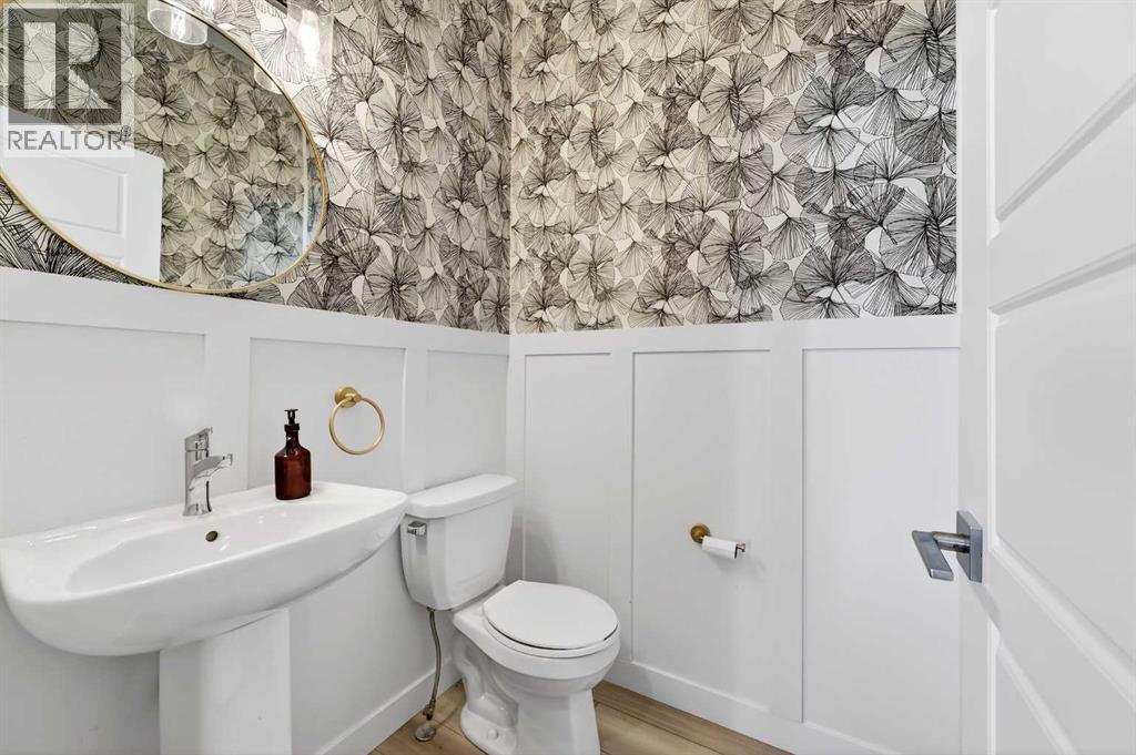 47 Walgrove Park Se, Calgary, AB - Indoor Photo Showing Bathroom