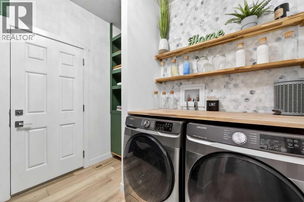 47 Walgrove Park Se, Calgary, AB - Indoor Photo Showing Laundry Room