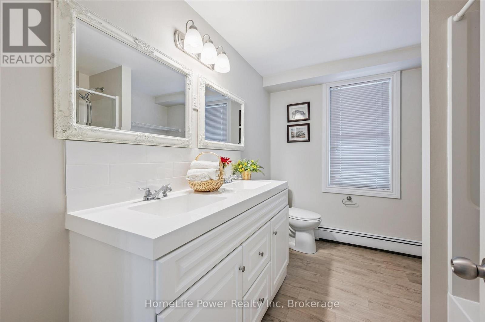 Unit A - 319 Victoria Street S, Kitchener, ON - Indoor Photo Showing Bathroom