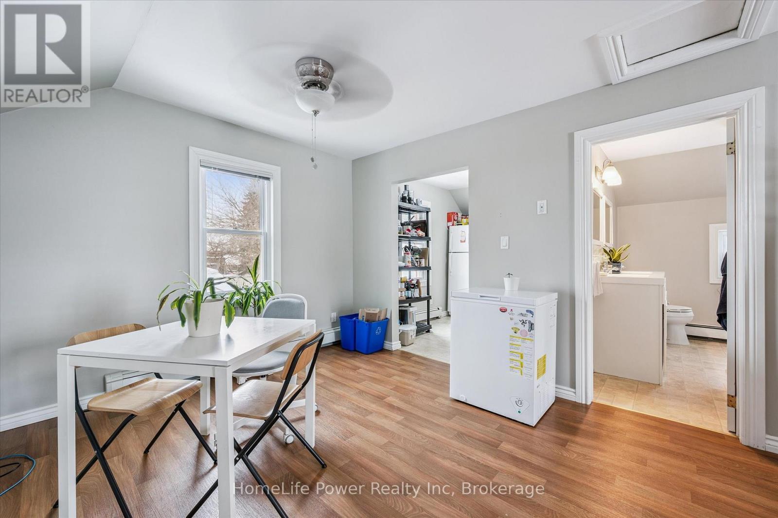 Unit B - 319 Victoria Street S, Kitchener, ON - Indoor Photo Showing Dining Room