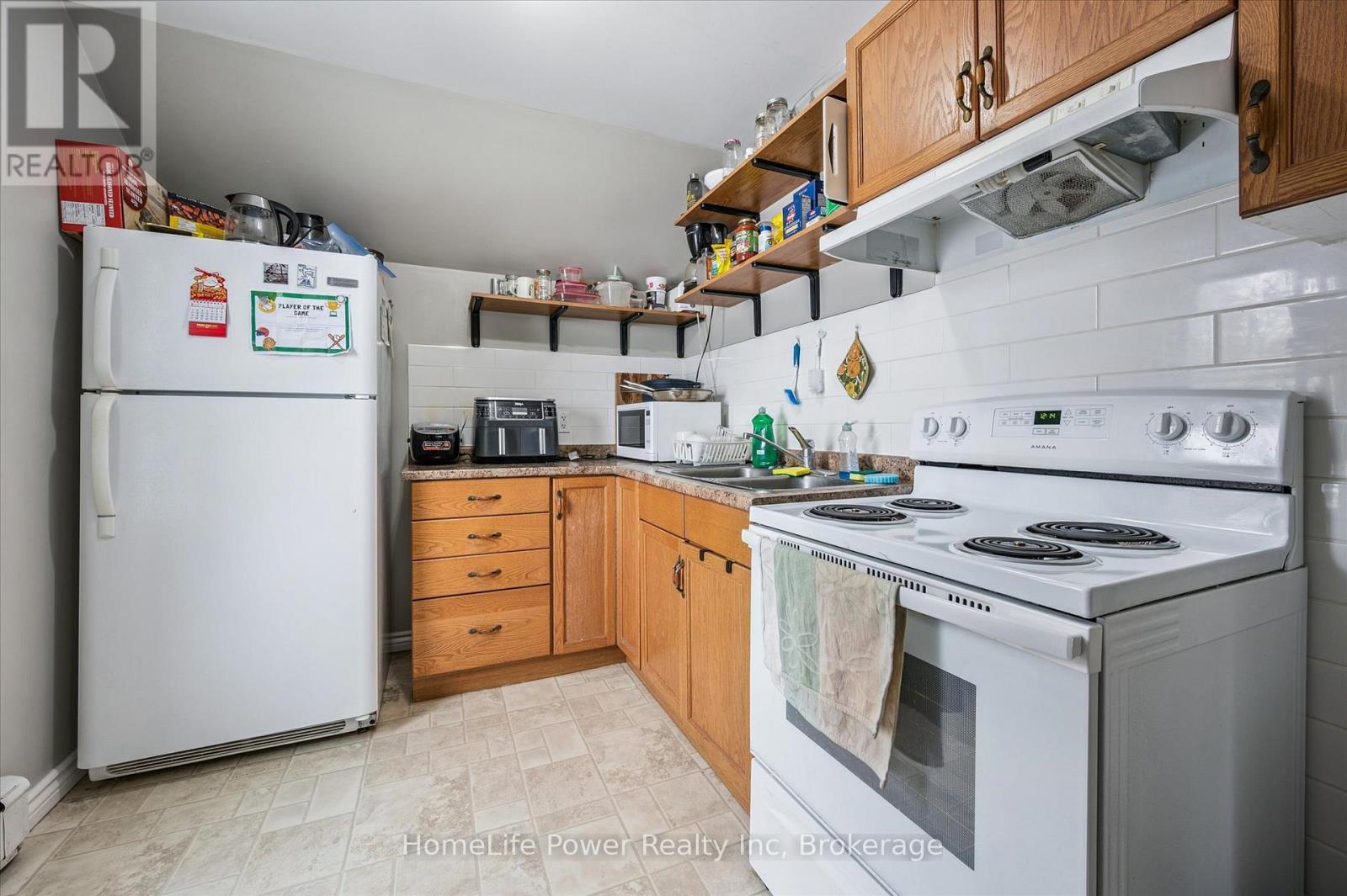 Unit B - 319 Victoria Street S, Kitchener, ON - Indoor Photo Showing Kitchen