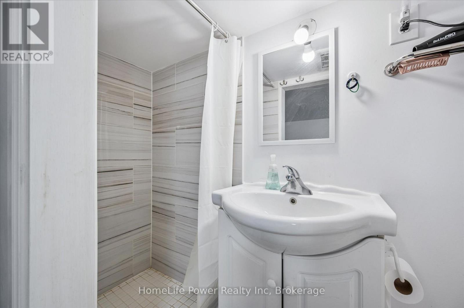 Basement bathroom - 319 Victoria Street S, Kitchener, ON - Indoor Photo Showing Bathroom