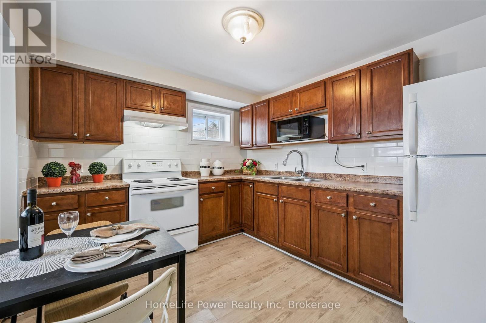 Unit A - 319 Victoria Street S, Kitchener, ON - Indoor Photo Showing Kitchen With Double Sink