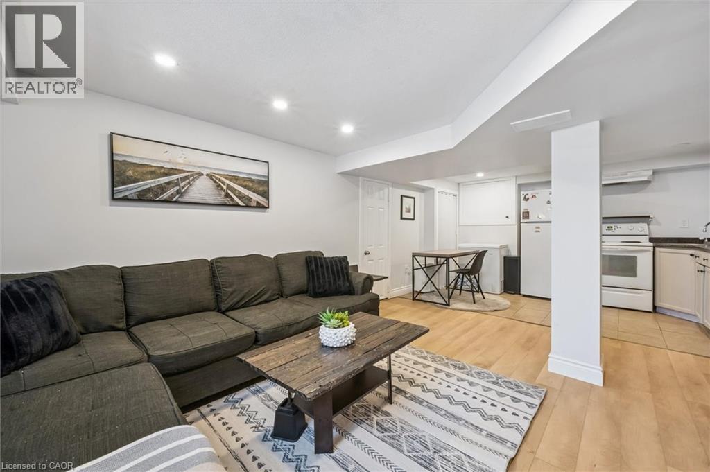 69 Heiman Street, Kitchener, ON - Indoor Photo Showing Living Room