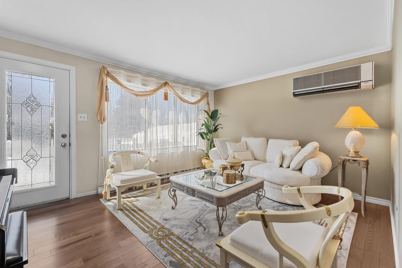 Salon - 486 Rue Donatien, Laval (Fabreville), QC - Indoor Photo Showing Living Room