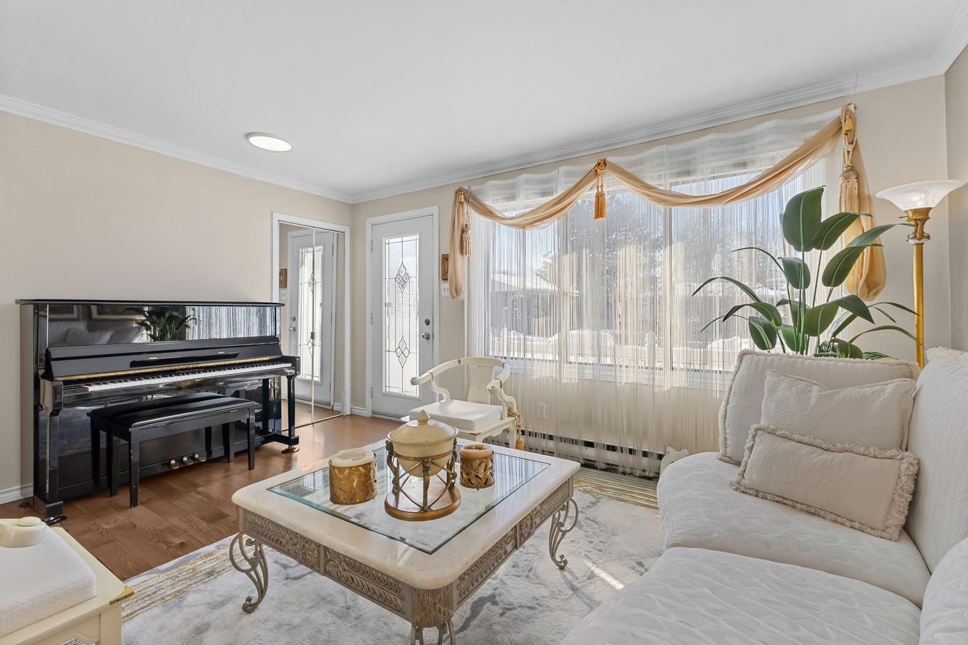 Salon - 486 Rue Donatien, Laval (Fabreville), QC - Indoor Photo Showing Living Room