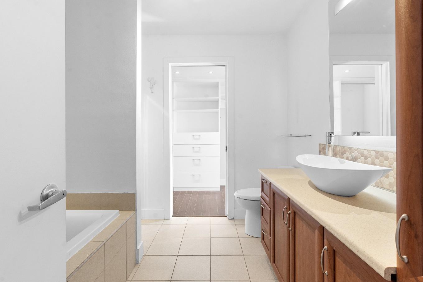 Bathroom - 4-28 Rue St-Joseph, Lévis (Desjardins), QC - Indoor Photo Showing Bathroom