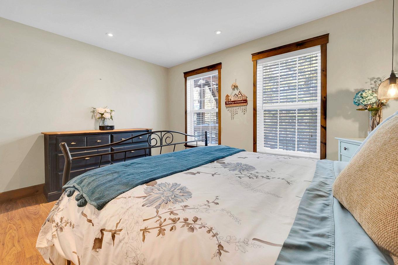 Chambre à coucher principale - 111 Ch. De La Forge O., Saint-Adolphe-D'Howard, QC - Indoor Photo Showing Bedroom