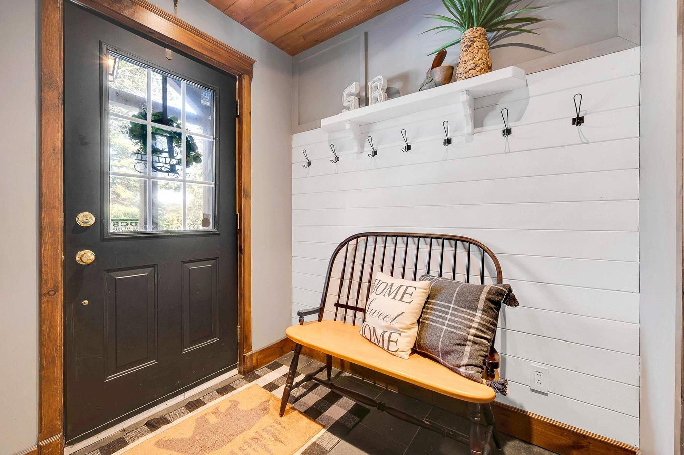 Hall d'entrée/Vestibule - 111 Ch. De La Forge O., Saint-Adolphe-D'Howard, QC - Indoor Photo Showing Other Room