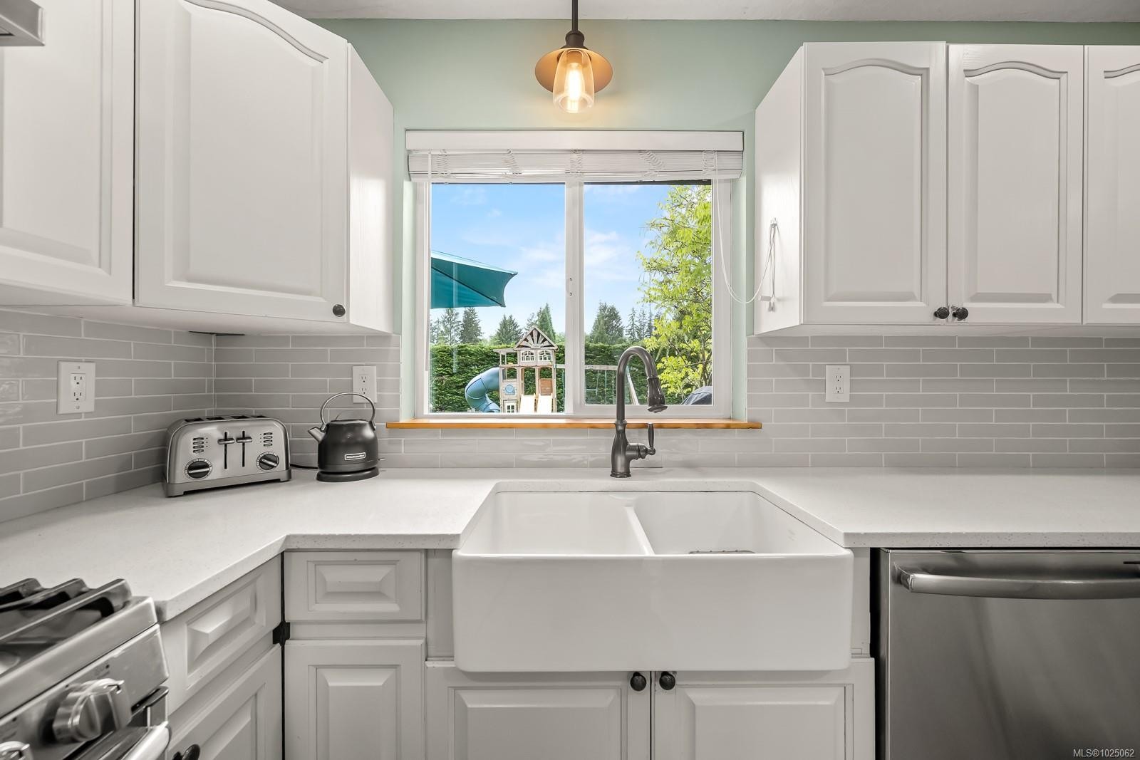 3879 Wavecrest Rd, Campbell River, BC