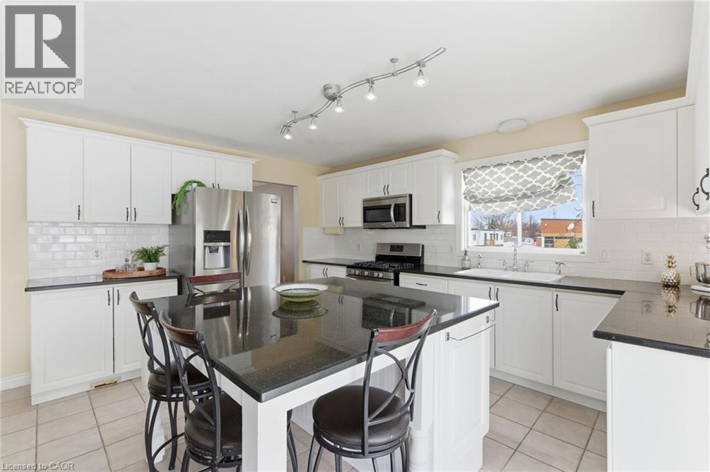 65 Thistlemoor Drive, Caledonia, ON - Indoor Photo Showing Kitchen