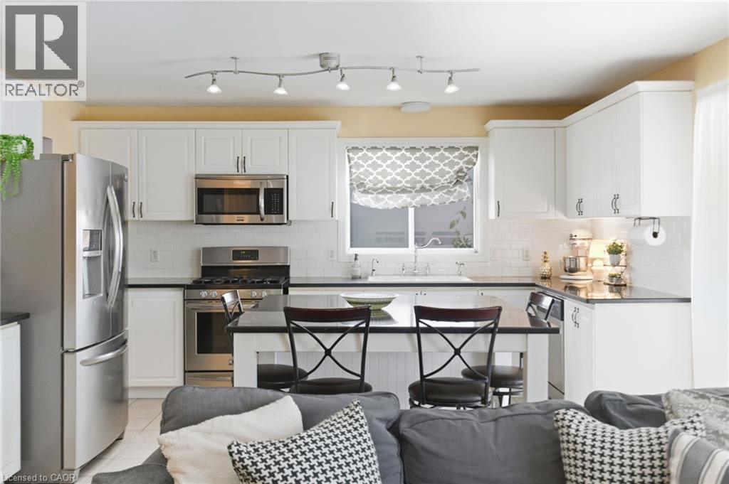 65 Thistlemoor Drive, Caledonia, ON - Indoor Photo Showing Kitchen