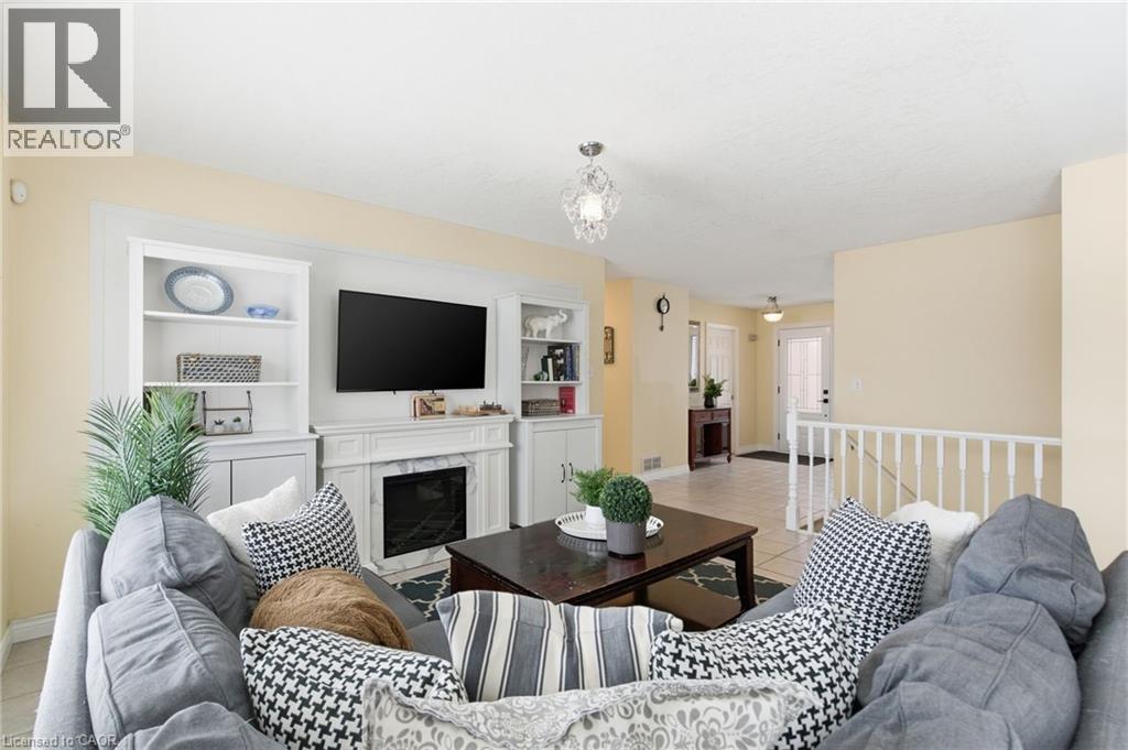 65 Thistlemoor Drive, Caledonia, ON - Indoor Photo Showing Living Room With Fireplace