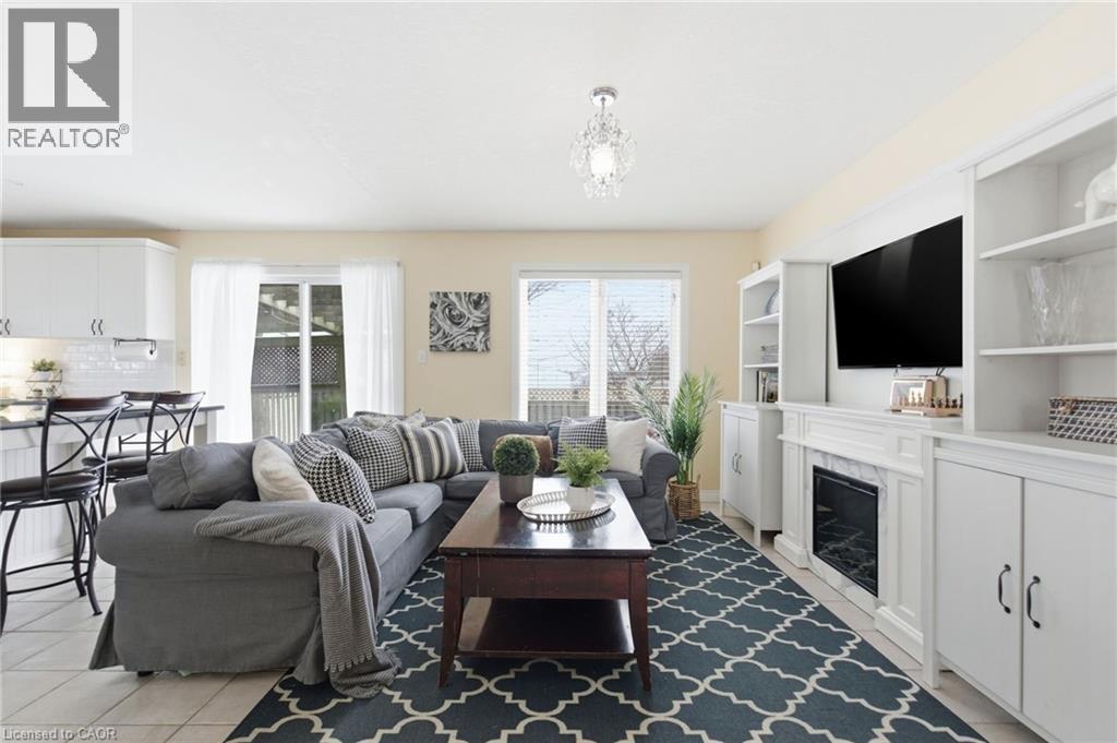65 Thistlemoor Drive, Caledonia, ON - Indoor Photo Showing Living Room With Fireplace