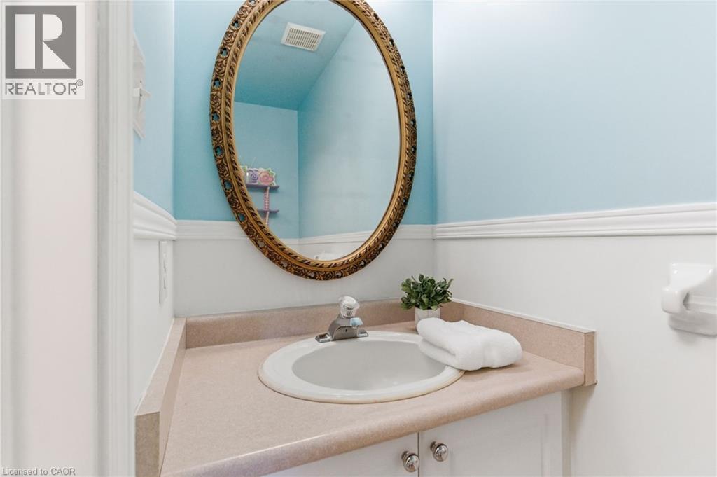 65 Thistlemoor Drive, Caledonia, ON - Indoor Photo Showing Bathroom