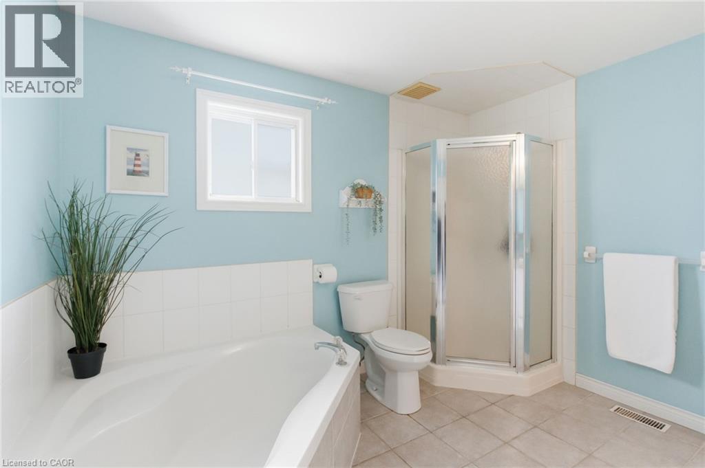 65 Thistlemoor Drive, Caledonia, ON - Indoor Photo Showing Bathroom
