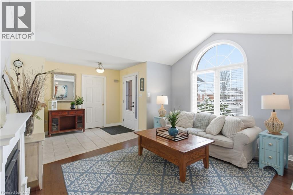 65 Thistlemoor Drive, Caledonia, ON - Indoor Photo Showing Living Room