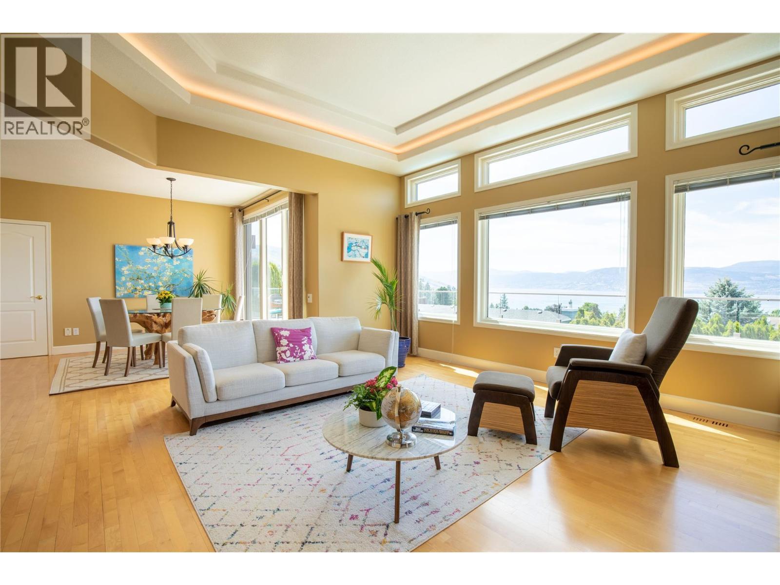 344 Raven Drive, Kelowna, BC - Indoor Photo Showing Living Room
