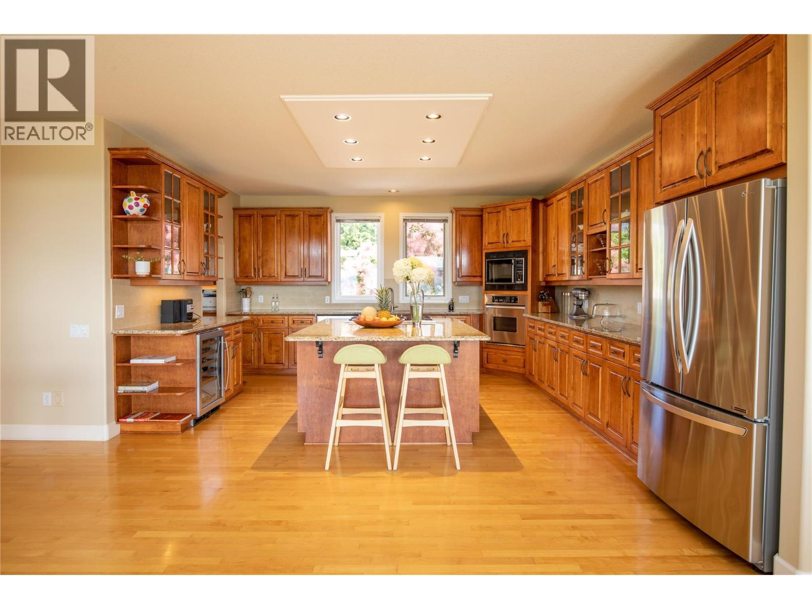 344 Raven Drive, Kelowna, BC - Indoor Photo Showing Kitchen