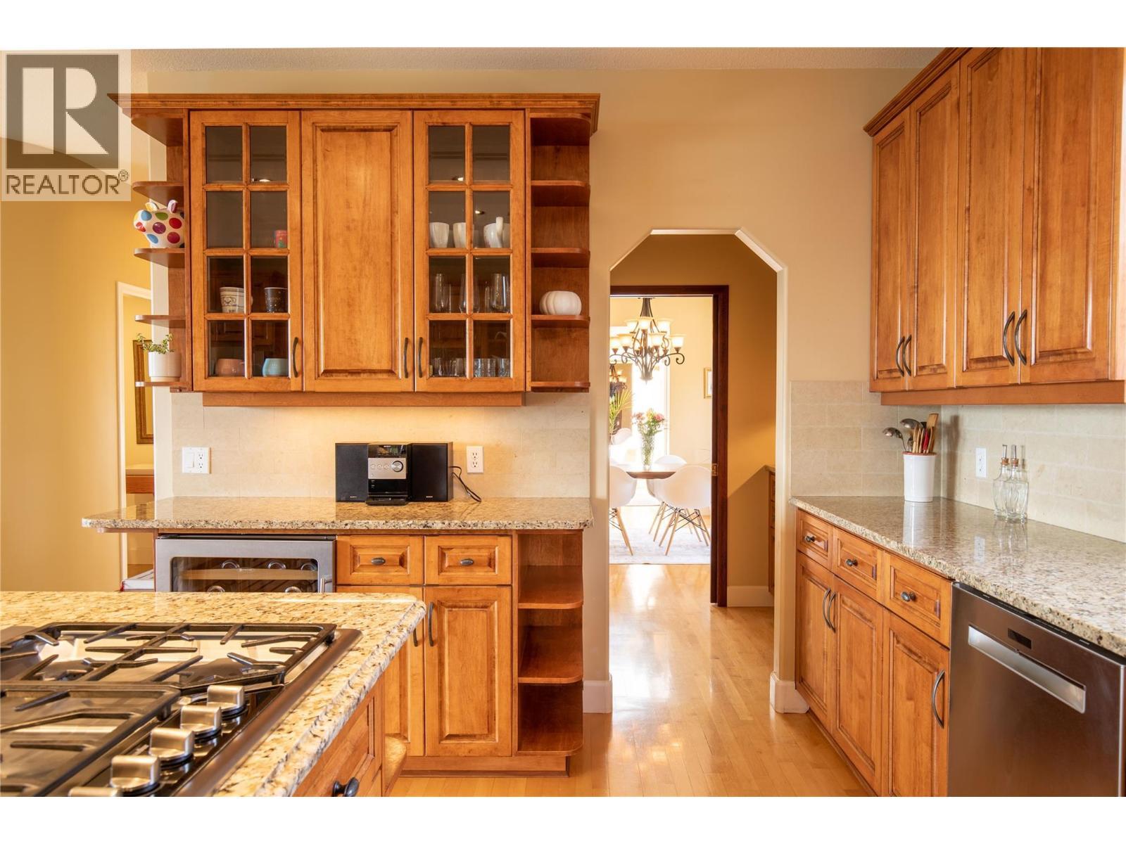 344 Raven Drive, Kelowna, BC - Indoor Photo Showing Kitchen