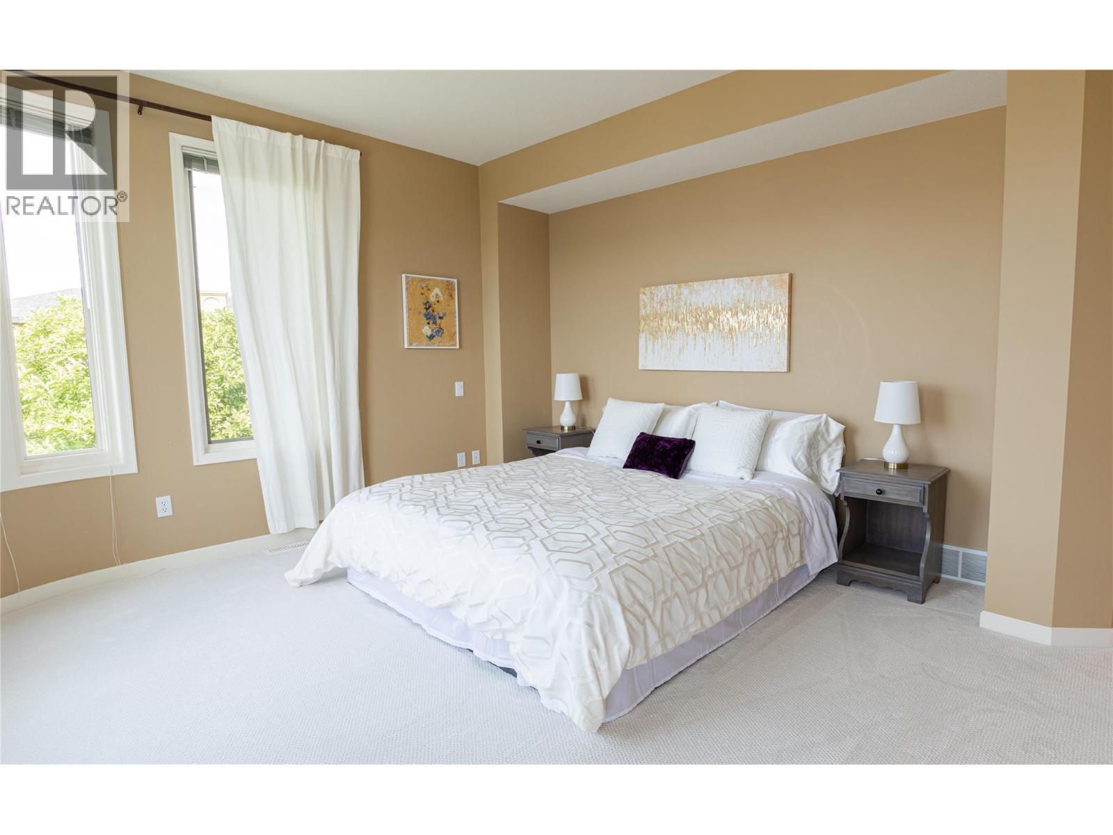 344 Raven Drive, Kelowna, BC - Indoor Photo Showing Bedroom
