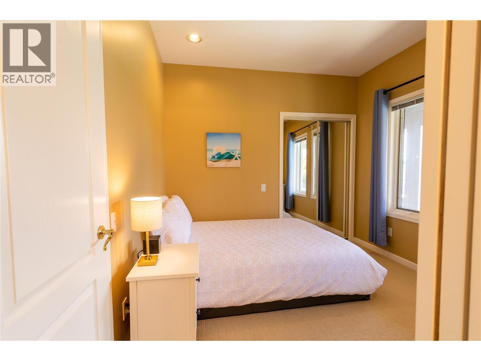 344 Raven Drive, Kelowna, BC - Indoor Photo Showing Bedroom