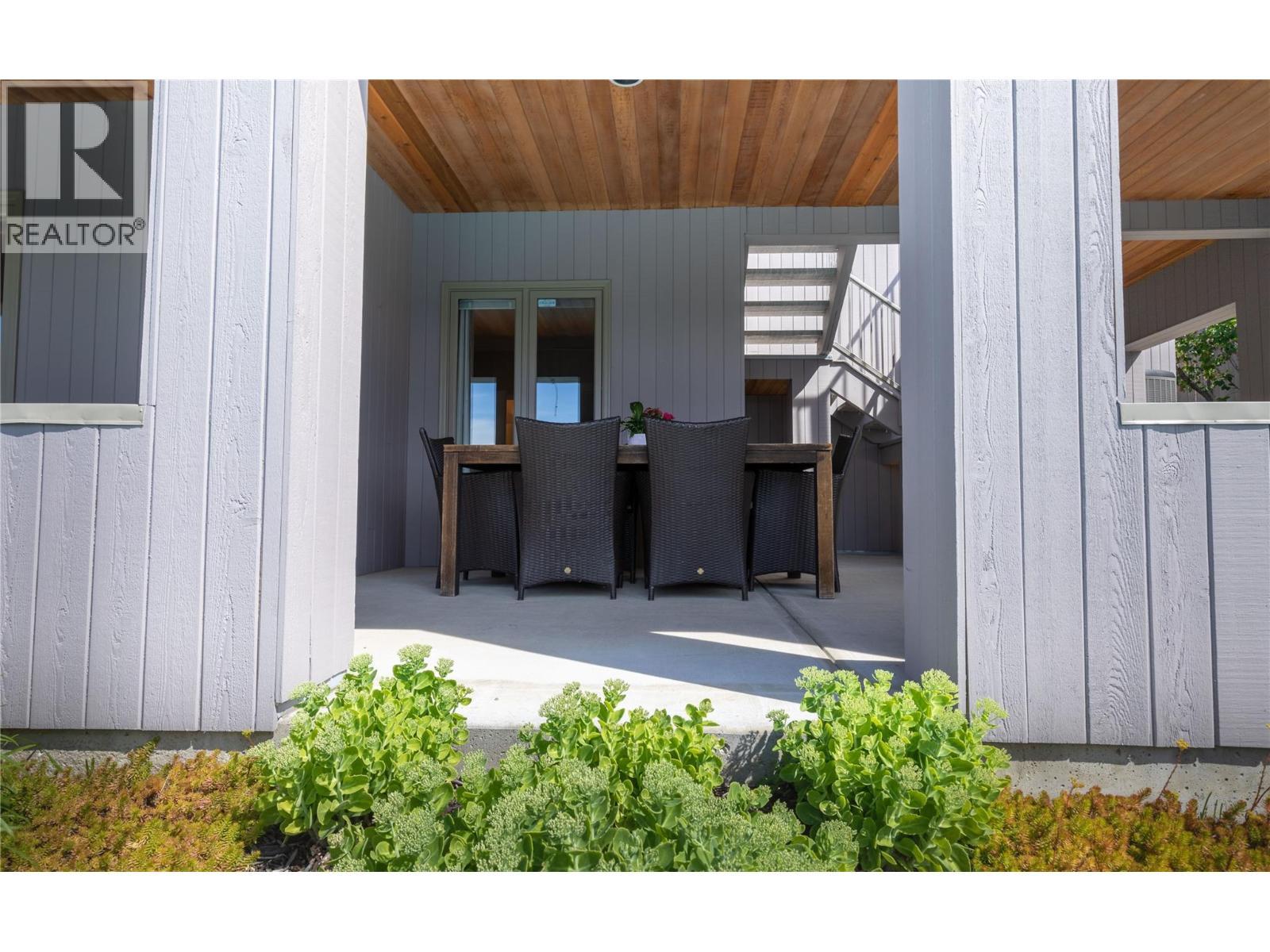 344 Raven Drive, Kelowna, BC - Outdoor With Exterior